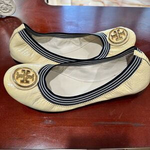 Tory Burch Caroline 2 Light Yellow Patent Leather Ballet Flats Size 9.5